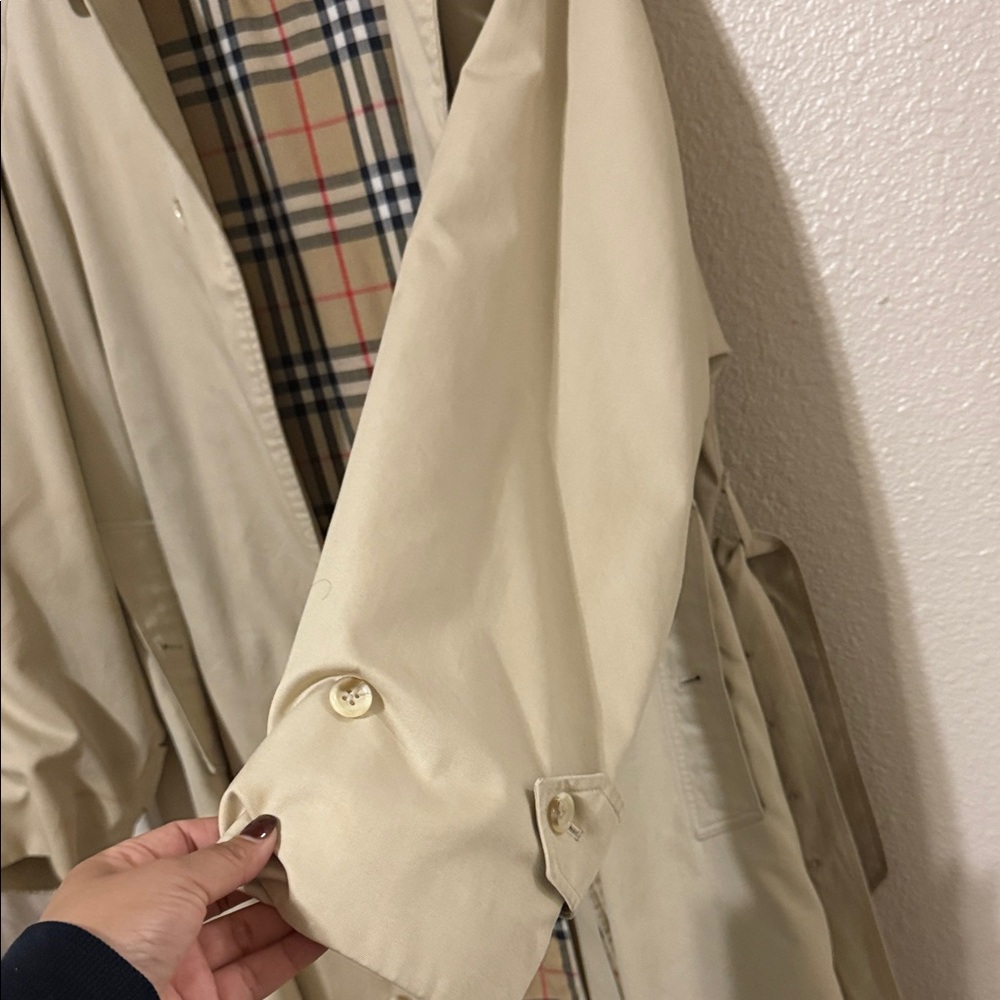 Burberry Classic Tan Trench Coat for Men - Picture 4 of 10